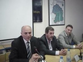 Komora se urušava, ali predsednik ostaje